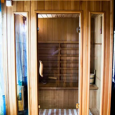 Landsted Suite Love Gilgarcia